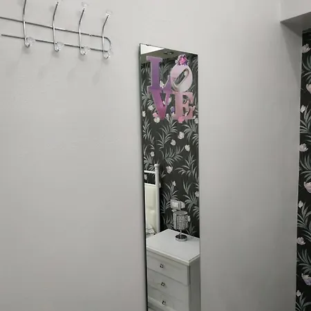 Aaron2 Apartment