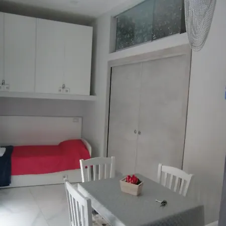Aaron2 Apartment