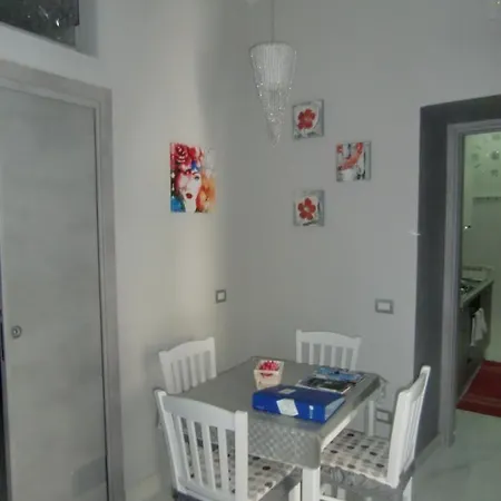 Aaron2 Apartment *