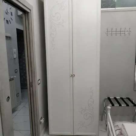 Aaron2 Apartment *
